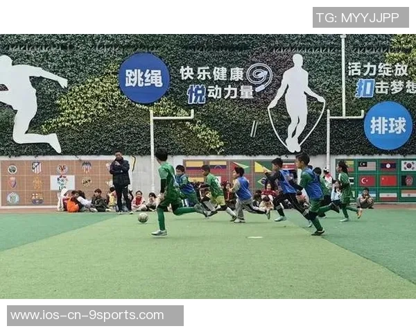 追逐小小足球梦想的少年们在绿茵场上书写青春的传奇与希望
